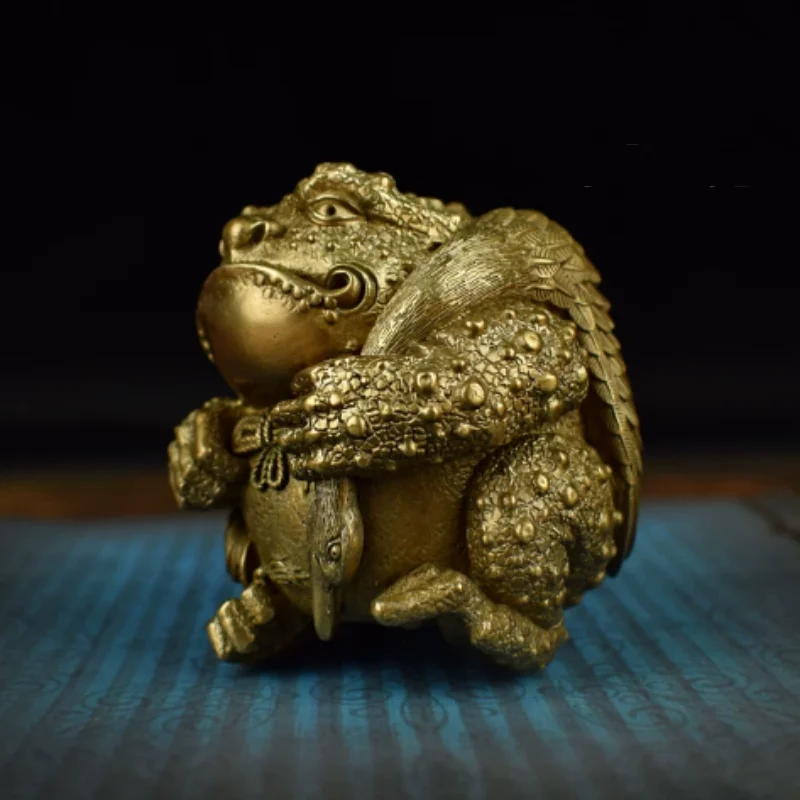 Retro Copper mini Chinese Money Toad Figurine Zen Wealth Attractor Paperweight, Study Decor & Collectible Craft
Retro Copper mini Chinese Money Toad Figurine Zen Wealth Attractor Paperweight, Study Decor & Collectible Craft