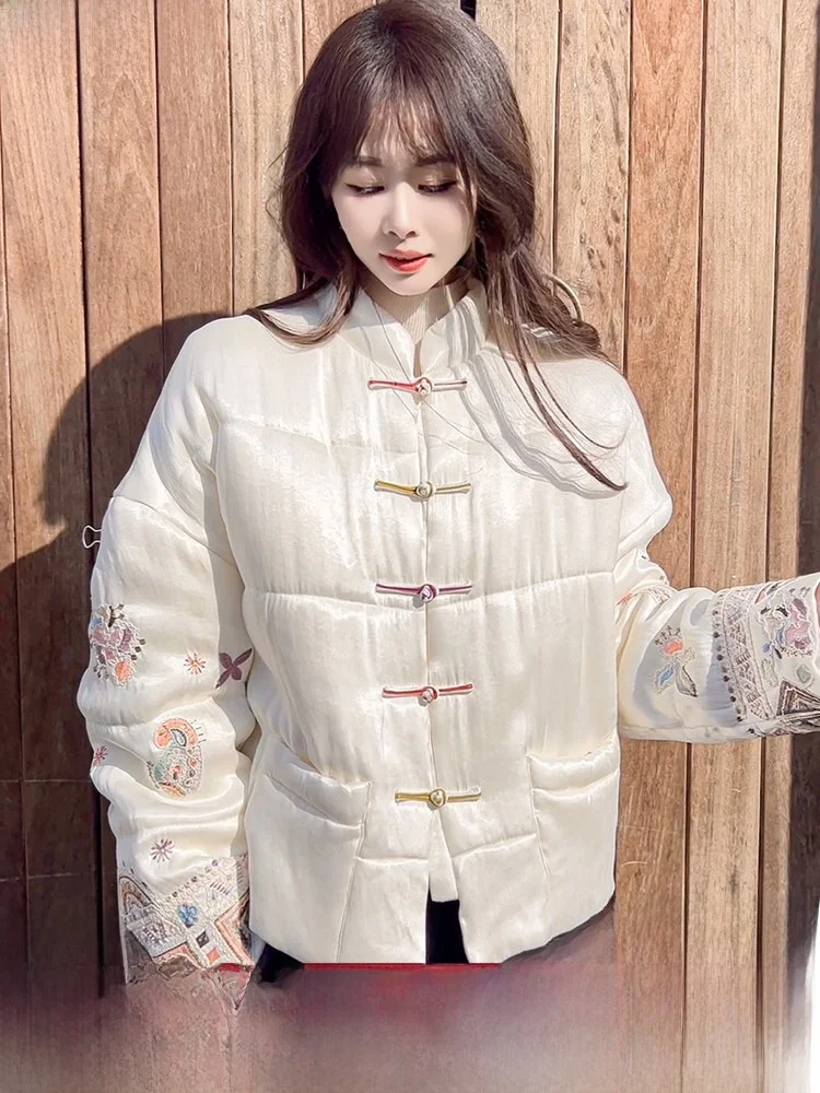 Новая китайская женская пуховая куртка с тяжелой вышивкой, с пуговицами в виде арбузной радуги, хлопковая, теплая, с длинными рукавами
Новая китайская женская пуховая куртка с тяжелой вышивкой, с пуговицами в виде арбузной радуги, хлопковая, теплая, с длинными рукавами