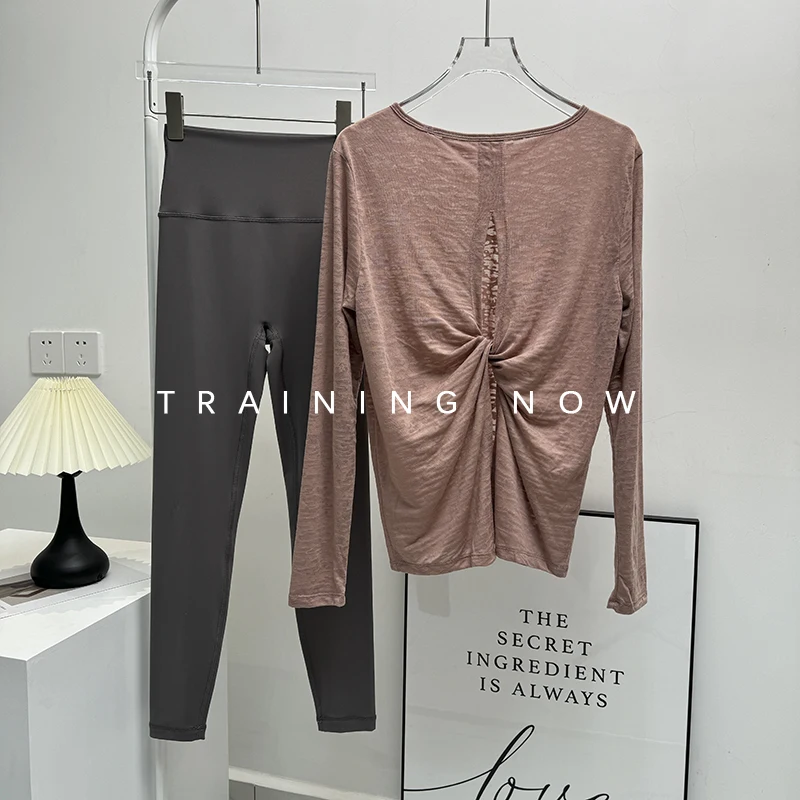 High-end yoga wear long-sleeved feminine slimming sports top running fitness autumn and winter Pilates cover-up suit
High-end yoga wear long-sleeved feminine slimming sports top running fitness autumn and winter Pilates cover-up suit