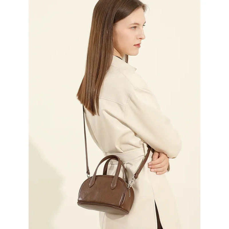 OEMG New nuine leather bag for women Luxury woman Shoulder bag large capacity Vintage bag fashion tote bag Fashionable Handbag
OEMG New nuine leather bag for women Luxury woman Shoulder bag large capacity Vintage bag fashion tote bag Fashionable Handbag
