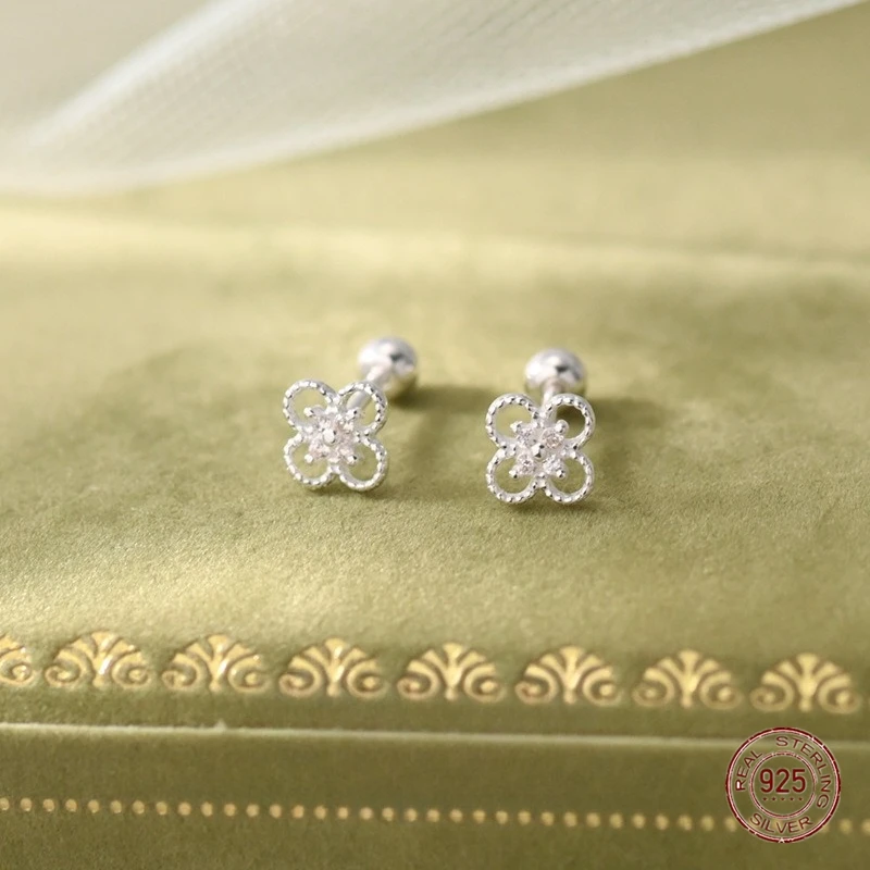 925 Sterling Silver Fashion Sweet Clover Screw Bead Piercing Studs Earrings for Women Korean Girl Romantic Party Jewelry
925 Sterling Silver Fashion Sweet Clover Screw Bead Piercing Studs Earrings for Women Korean Girl Romantic Party Jewelry