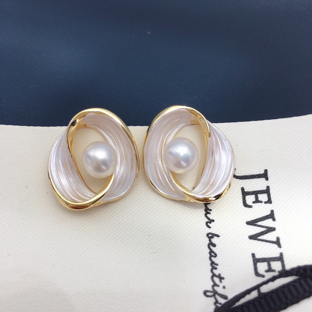 ZHBORUINI Women's Freshwater Pearl Earrings 6.5-7mm Elliptical Surround Baking Paint Symmetrical Retro Fashion Jewelry Gift
ZHBORUINI Women's Freshwater Pearl Earrings 6.5-7mm Elliptical Surround Baking Paint Symmetrical Retro Fashion Jewelry Gift
