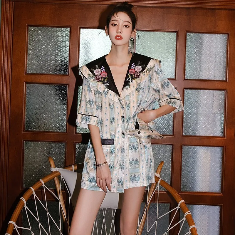 Exquisite Embroidered Ice Silk Sleepwear Set for Women Thin Short Sleeve Long Pants Silk Loose Two-Piece Loungewear Summer New
Exquisite Embroidered Ice Silk Sleepwear Set for Women Thin Short Sleeve Long Pants Silk Loose Two-Piece Loungewear Summer New
