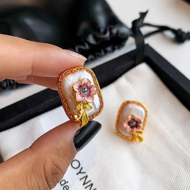 Natural Freshwater Baroque Pearl Earrings for Women Vintage Light Luxury Banquet High Grade Elegant Charm Jewelry Gift Trend
Natural Freshwater Baroque Pearl Earrings for Women Vintage Light Luxury Banquet High Grade Elegant Charm Jewelry Gift Trend