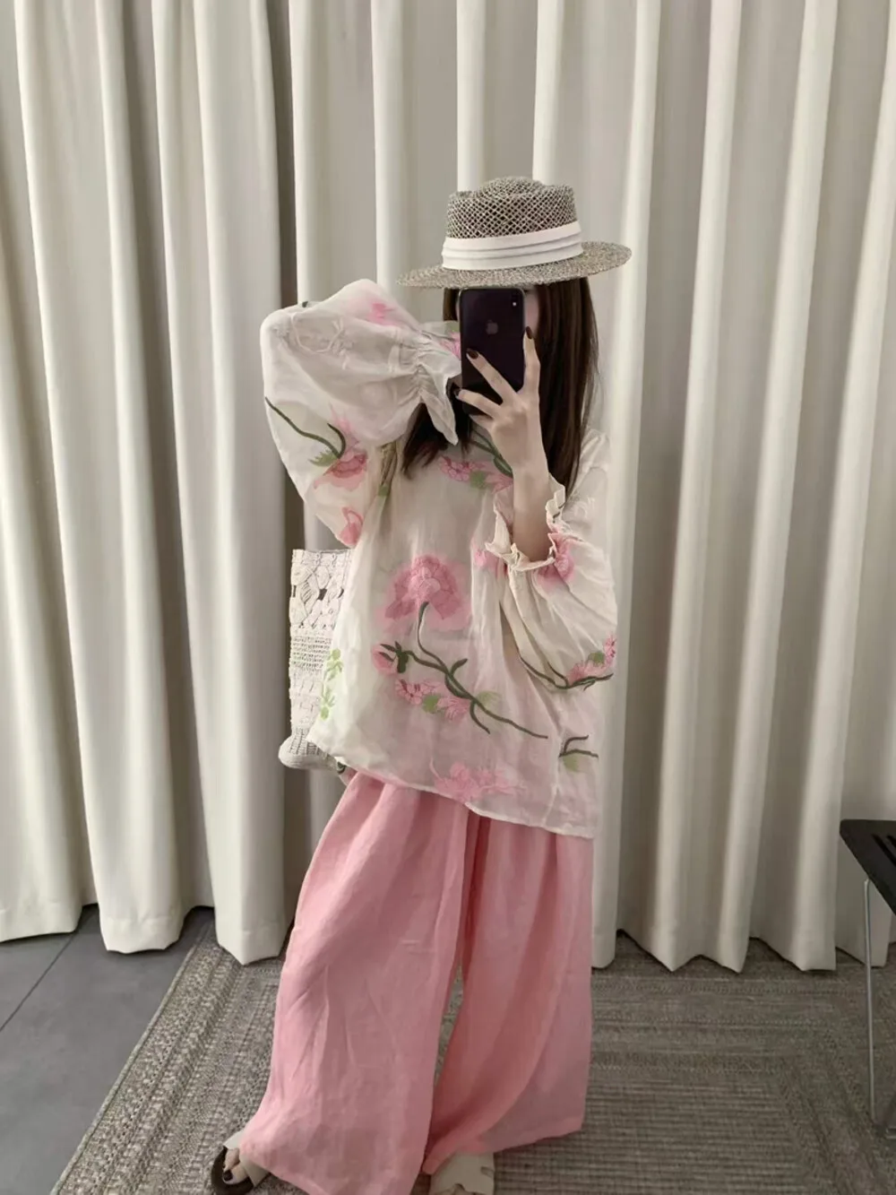 Elegant Long Sleeve Embroidered Shirt Women's Loose Casual Top Summer Versatile Khaki 3D Stitching French Style Lantern Sleeve
Elegant Long Sleeve Embroidered Shirt Women's Loose Casual Top Summer Versatile Khaki 3D Stitching French Style Lantern Sleeve