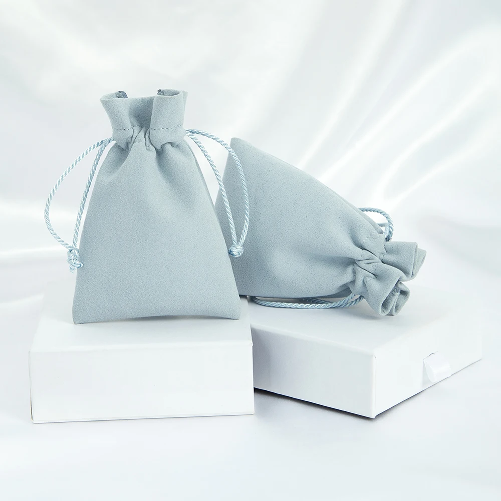 Blue velvet softy private logo 100pcs mini jewelry gift bags custom logo microfiber drawstring for necklace rings wedding favor.
Blue velvet softy private logo 100pcs mini jewelry gift bags custom logo microfiber drawstring for necklace rings wedding favor.