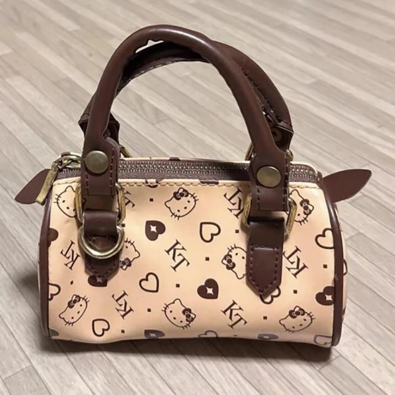 Сумка из ПУ кожи Hello Kitty, новинка, Sanrio, аниме, милый цилиндр, ретро, через плечо, сумка-подушка для девочек, праздничные подарки
Сумка из ПУ кожи Hello Kitty, новинка, Sanrio, аниме, милый цилиндр, ретро, через плечо, сумка-подушка для девочек, праздничные подарки