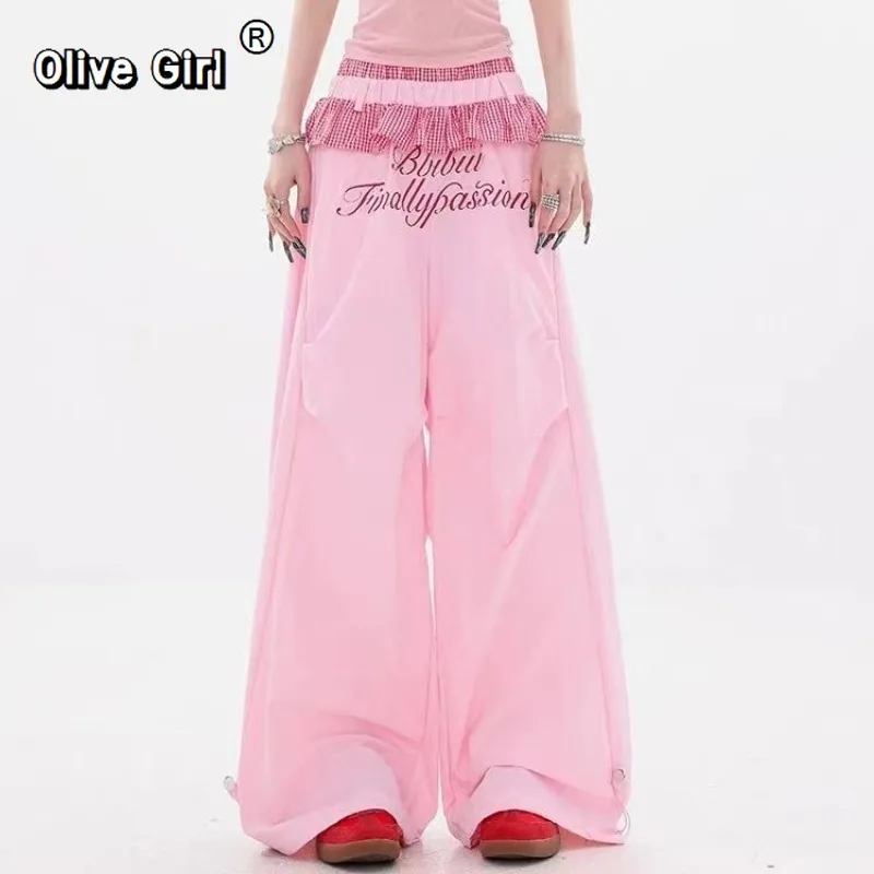 Женские брюки Olivegirl: весенние, летние, в стиле хип-хоп, с клетчатыми вставками, широкие штанины, розовые, с рюшами, в стиле Y2K, для уличных танцев и джаза, юбка-брюки
Женские брюки Olivegirl: весенние, летние, в стиле хип-хоп, с клетчатыми вставками, широкие штанины, розовые, с рюшами, в стиле Y2K, для уличных танцев и джаза, юбка-брюки