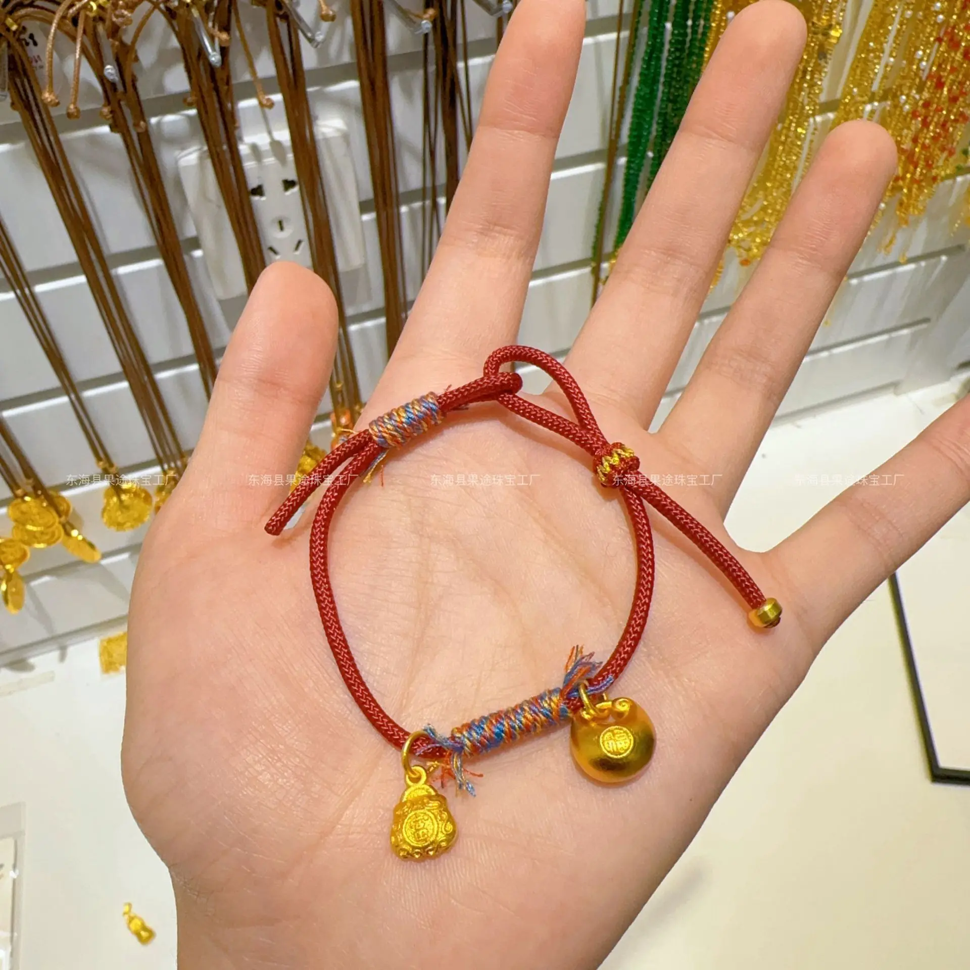 Plated With Real Gold Preservation Ancient Sand Gold Xiaopang Fufu Brand Hand Woven Bracelet Niche Simple Gift Item Girls Gift
Plated With Real Gold Preservation Ancient Sand Gold Xiaopang Fufu Brand Hand Woven Bracelet Niche Simple Gift Item Girls Gift