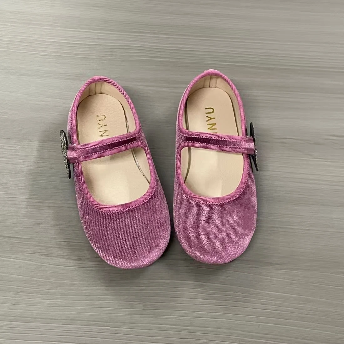 Jinyu Heart Decoration Princess Shoes Fashion Dressing Shallow Mouth Travel Camping Performance Girls' Shoes Velvet Upper Gift
Jinyu Heart Decoration Princess Shoes Fashion Dressing Shallow Mouth Travel Camping Performance Girls' Shoes Velvet Upper Gift
