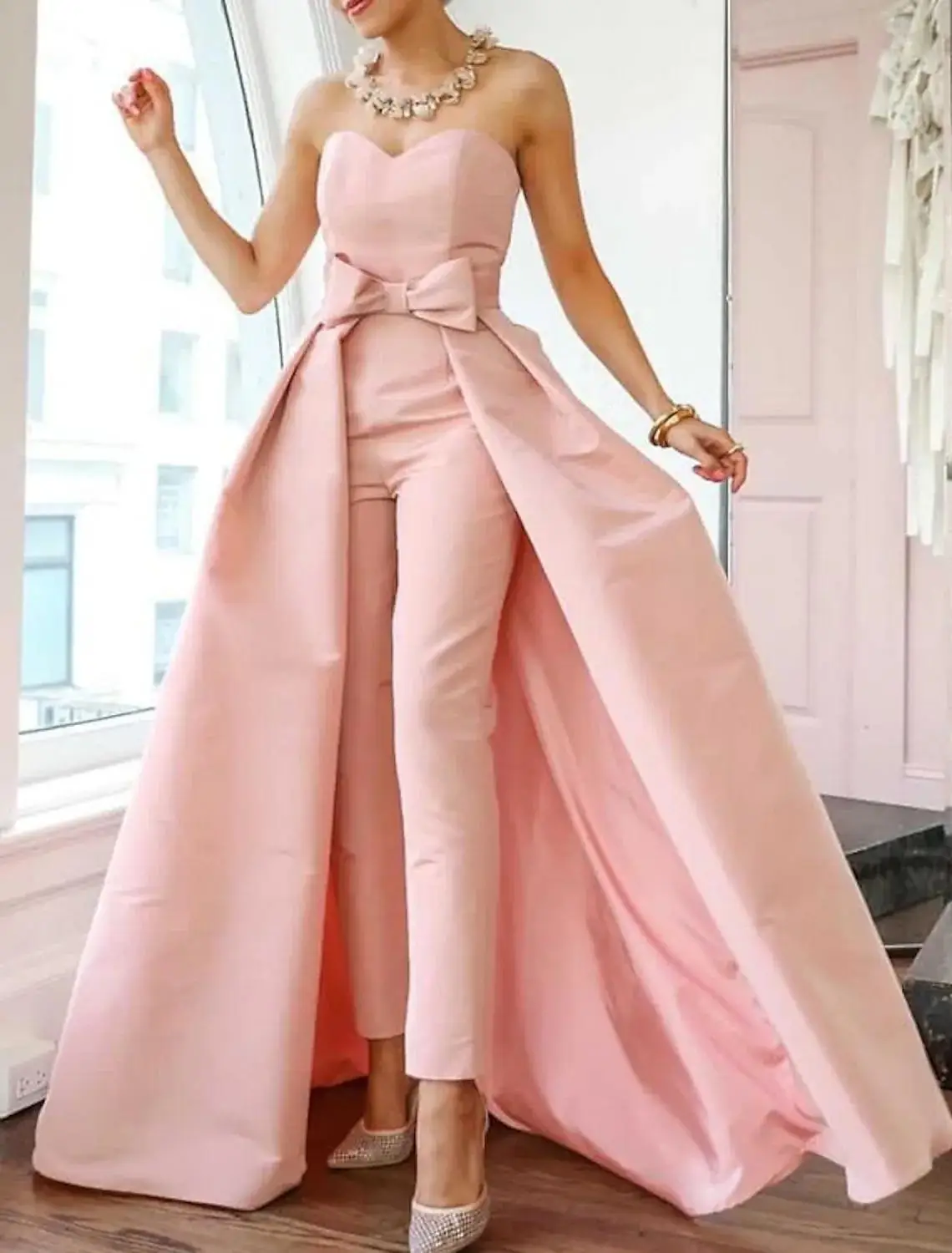 Pink Jumpsuits Evening Party Dresses Sweetheart Sleeveless Detachable Bow Train Formal Prom Gowns Vestido Longo Robe De Soirée
Pink Jumpsuits Evening Party Dresses Sweetheart Sleeveless Detachable Bow Train Formal Prom Gowns Vestido Longo Robe De Soirée