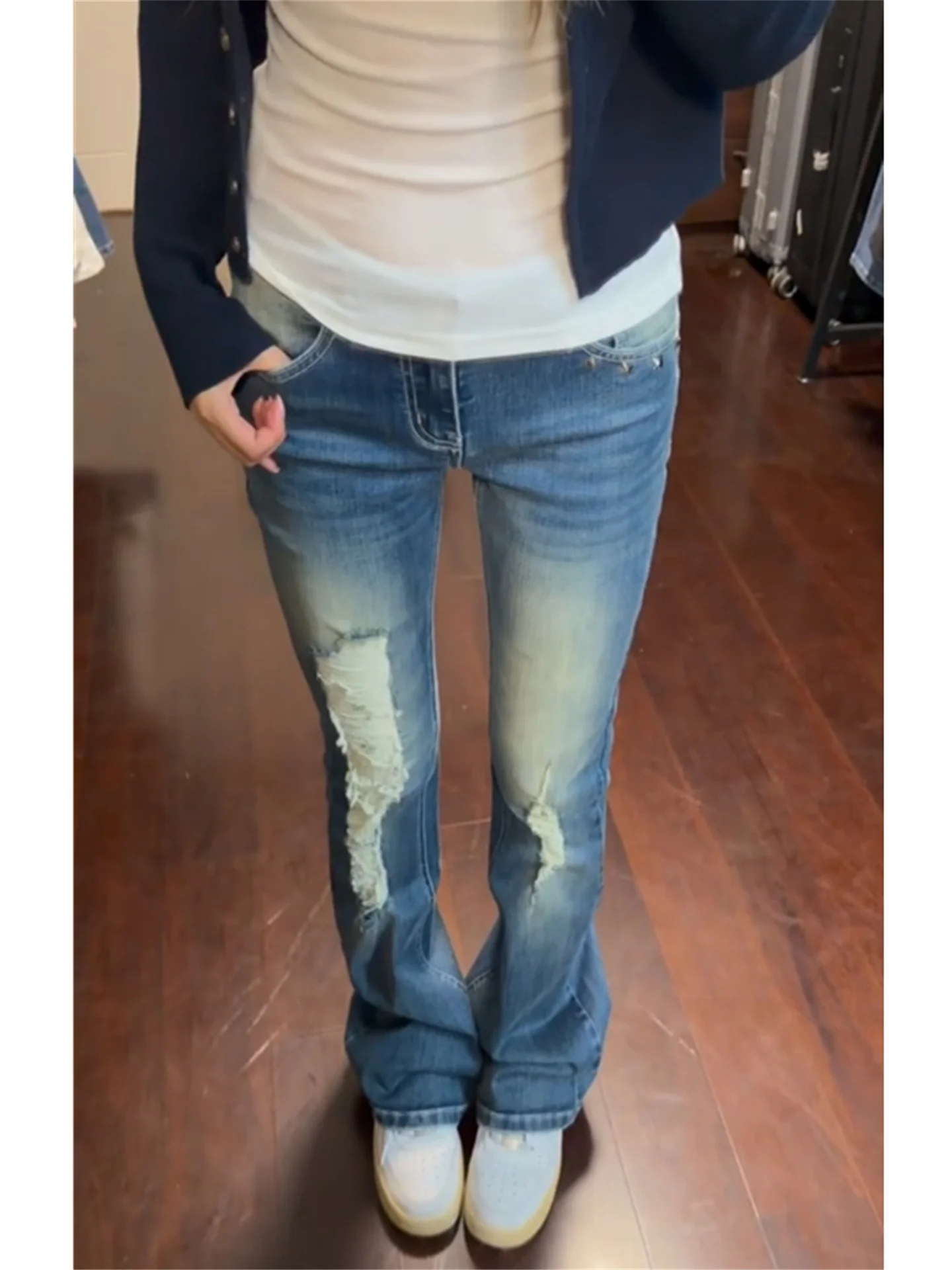 Extended High Waist Bell Bottom Jeans Women's Summer Slimming Washed Design Sensation Distressed Floor Length Denim Jeans
Extended High Waist Bell Bottom Jeans Women's Summer Slimming Washed Design Sensation Distressed Floor Length Denim Jeans