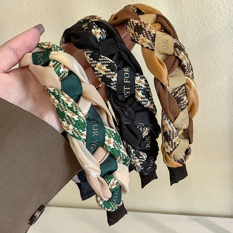Maillard Checkered Twisted Headband Fashionable Retro Wide-brimmed Headband for Women Simple and Versatile Hair Accessories
Maillard Checkered Twisted Headband Fashionable Retro Wide-brimmed Headband for Women Simple and Versatile Hair Accessories