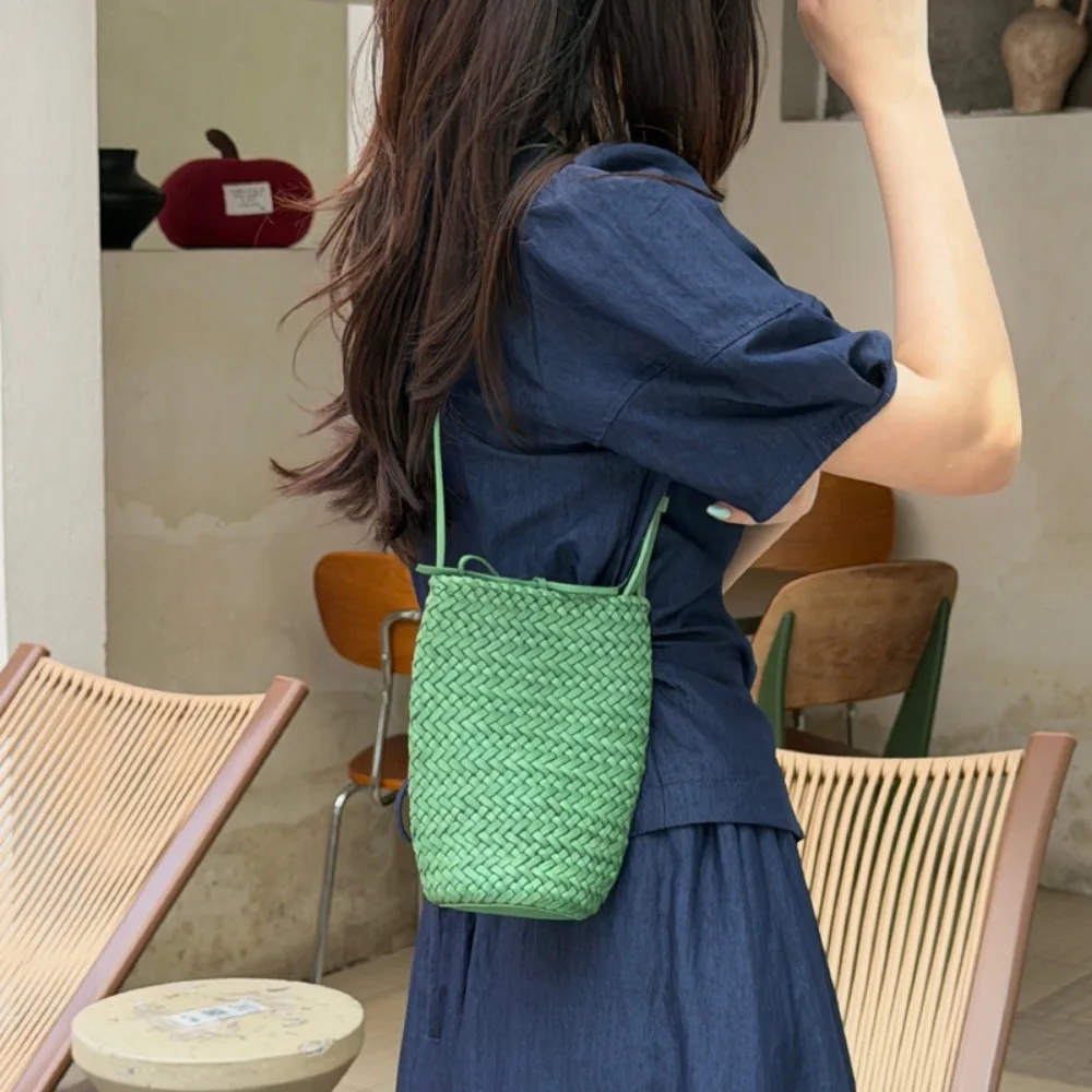 Seaside Vacation Bucket Bag 2026 New Handmade Texture Unique Fashion Simple Casual Daily Cowhide Woven Messenger Mobile Phone
Seaside Vacation Bucket Bag 2026 New Handmade Texture Unique Fashion Simple Casual Daily Cowhide Woven Messenger Mobile Phone