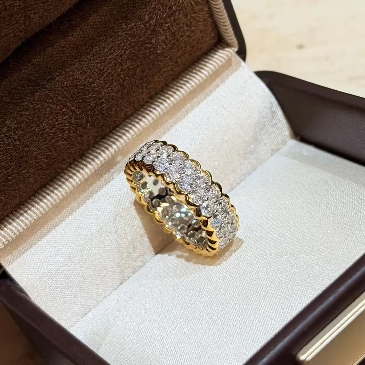 100% 925 Sterling Silver Pave 5A Zirconia Gold edge Double-row Diamond Ring For Women Fine Jewelry
100% 925 Sterling Silver Pave 5A Zirconia Gold edge Double-row Diamond Ring For Women Fine Jewelry