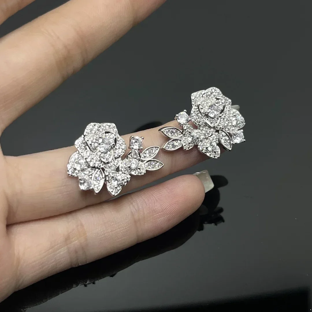 Роскошные новые серьги с бриллиантами 925 s, 2021, модные, универсальные и повседневные свадебные аксессуары, вечерние украшения для девочек
Роскошные новые серьги с бриллиантами 925 s, 2021, модные, универсальные и повседневные свадебные аксессуары, вечерние украшения для девочек