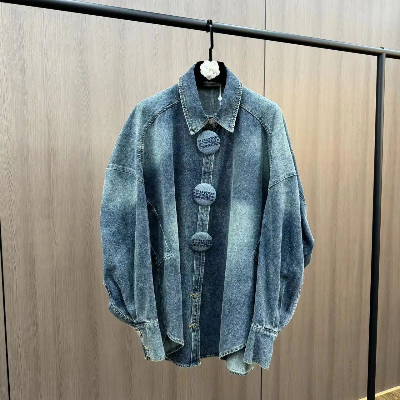Autumn Winter Lapel Bubble Long Sleeves Large Button Design Retro Washed Color Loose Street Trendy Denim Shirt
Autumn Winter Lapel Bubble Long Sleeves Large Button Design Retro Washed Color Loose Street Trendy Denim Shirt