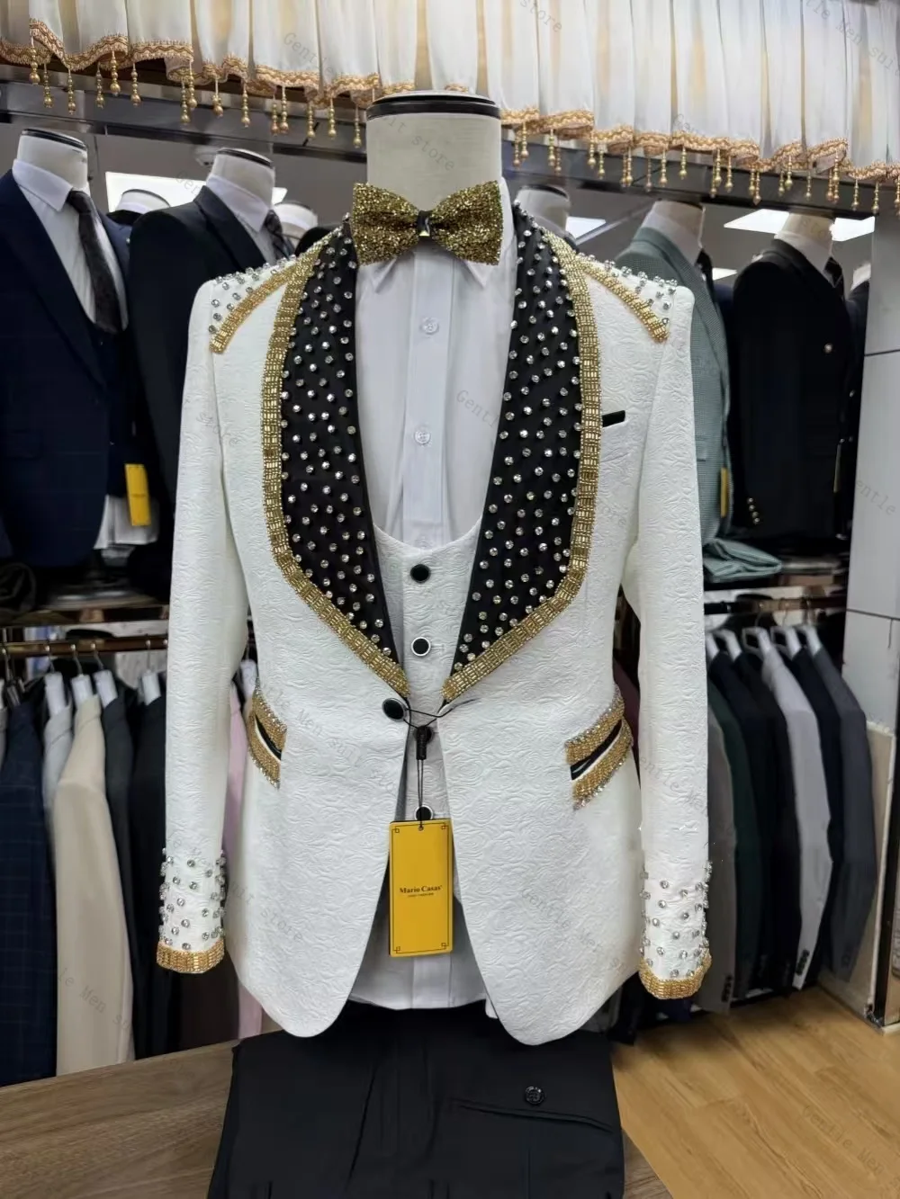 Jacquard Men Suit Set 2 Pcs White Blazer+Black Pants Trousers Crystals Wedding Tuxedo Formal Office Jacket Coat Customized
Jacquard Men Suit Set 2 Pcs White Blazer+Black Pants Trousers Crystals Wedding Tuxedo Formal Office Jacket Coat Customized
