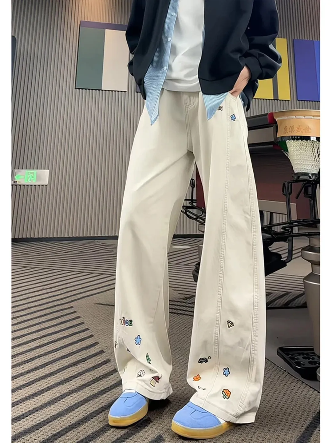 Cartoon Embroidered Wide Leg Jeans Men's Spring Trendy American High Street Vibe Straight Cut Trousers Casual Wear
Cartoon Embroidered Wide Leg Jeans Men's Spring Trendy American High Street Vibe Straight Cut Trousers Casual Wear