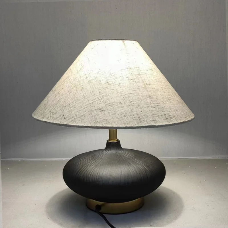 Terracotta table lamp, coarse ceramic living room, hotel and homestay designer, bedroom, bedside lamp decoration
Terracotta table lamp, coarse ceramic living room, hotel and homestay designer, bedroom, bedside lamp decoration