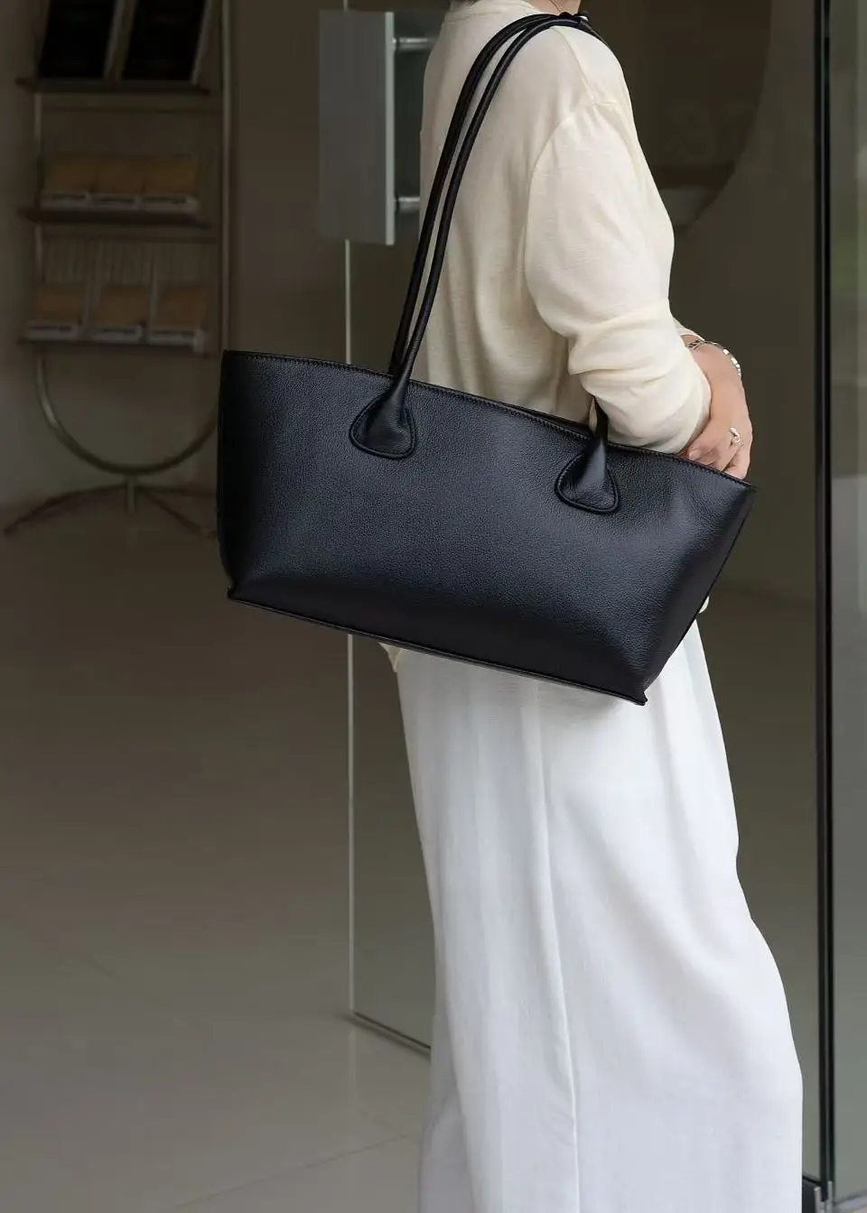 Women's Genuine Grade Cowhide Leather Fashion Tote Handbag Luxury Designer Brand Ladies Large Capacity Shoulder Underarm Bag New
Women's Genuine Grade Cowhide Leather Fashion Tote Handbag Luxury Designer Brand Ladies Large Capacity Shoulder Underarm Bag New