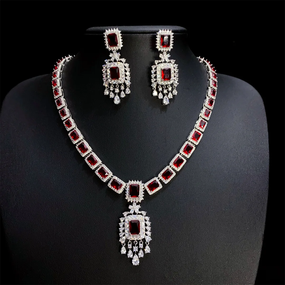 Luxury Tassel Red CZ Stone Earrings Necklace 2PCS Big Long Drop Wedding Bridal Dress Jewelry Set for Women
Luxury Tassel Red CZ Stone Earrings Necklace 2PCS Big Long Drop Wedding Bridal Dress Jewelry Set for Women