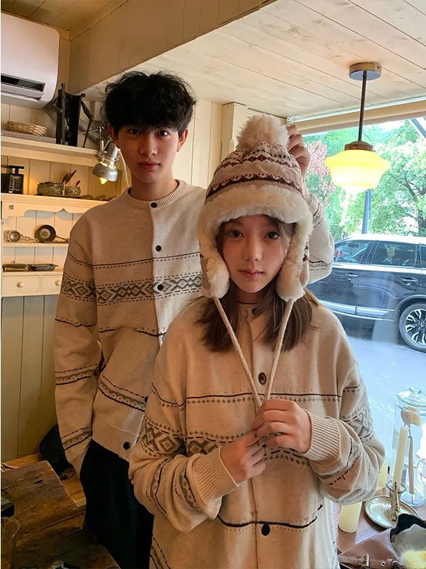 Свободный вязаный свитер-кардиган для мужчин и женщин, осень-зима, мода, ленивый колледж, пара, атмосфера, вышитая верхняя часть...
Свободный вязаный свитер-кардиган для мужчин и женщин, осень-зима, мода, ленивый колледж, пара, атмосфера, вышитая верхняя часть...