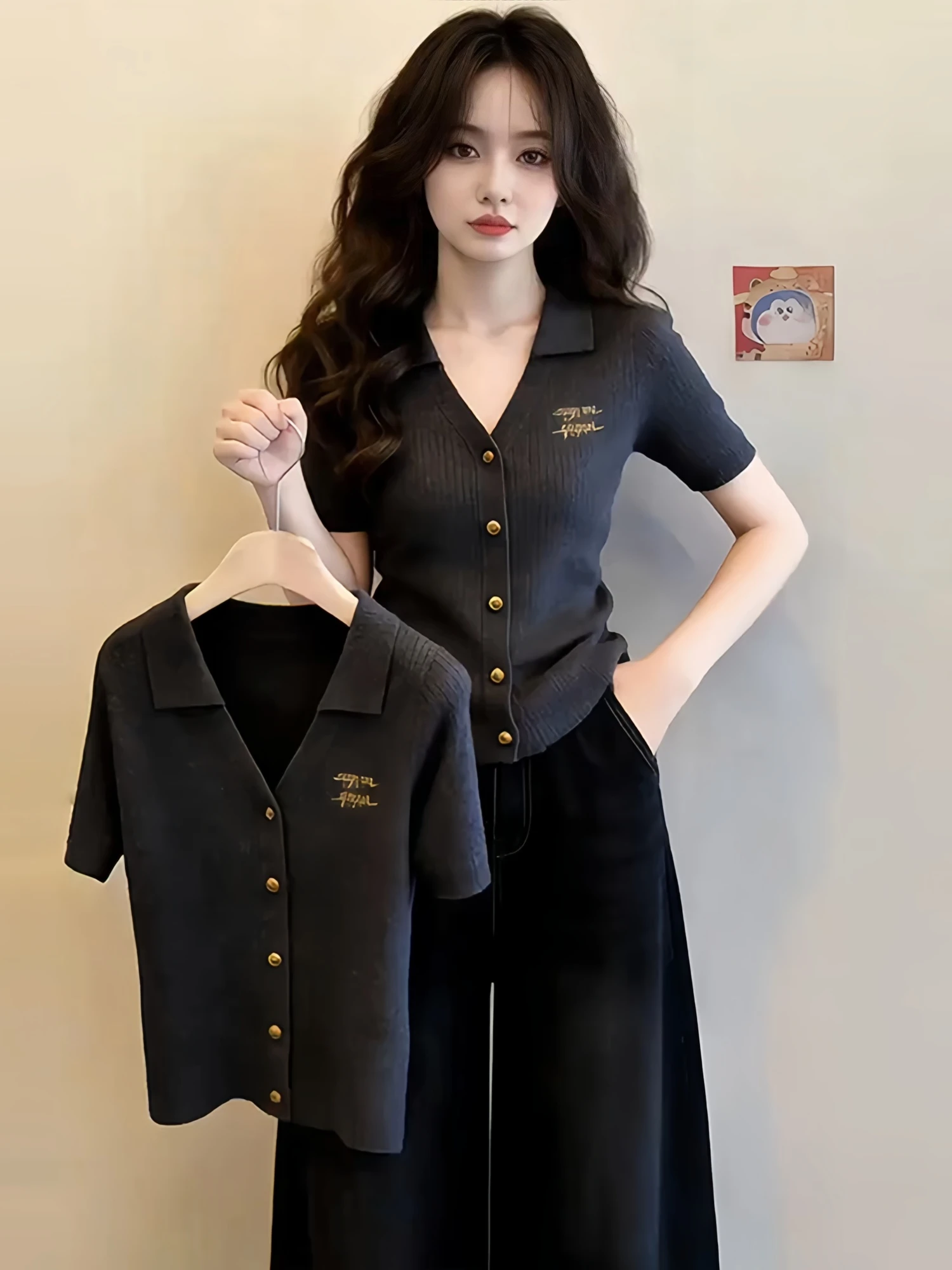 Chic Grey Short Sleeve T-Shirt Women's Slim Fit Summer Vintage Soft Style Casual Knitted Top Button up V-Neck Regular Length
Chic Grey Short Sleeve T-Shirt Women's Slim Fit Summer Vintage Soft Style Casual Knitted Top Button up V-Neck Regular Length