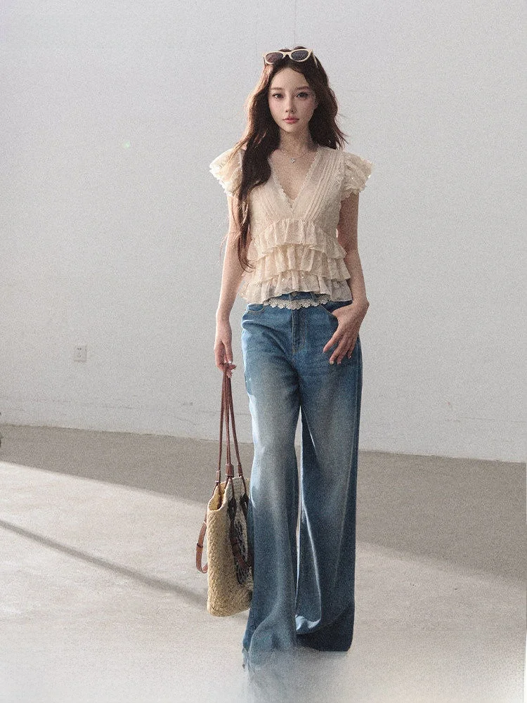 Elegant Lace Trim V-Neck Top And Jeans Set Women's Summer Fashion Outfit Casual Chic Style Dual-Purpose Clothing Set
Elegant Lace Trim V-Neck Top And Jeans Set Women's Summer Fashion Outfit Casual Chic Style Dual-Purpose Clothing Set