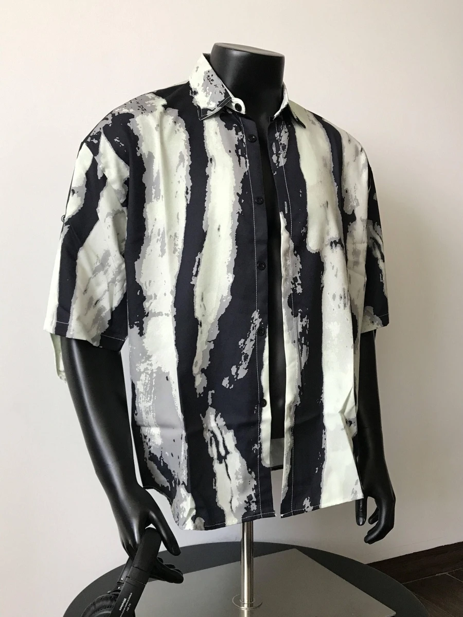 Loose Casual Ice Silk irt Men's Personali Haome Retro Thin Five-Sve irt Jaet Trendy Spring Youth Faion
Loose Casual Ice Silk irt Men's Personali Haome Retro Thin Five-Sve irt Jaet Trendy Spring Youth Faion