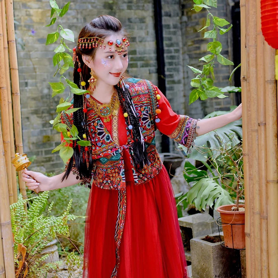 Ethnic Minority Women's Ancient Style Photography Clothing Cotton Traditional Festival Costume March Three
Ethnic Minority Women's Ancient Style Photography Clothing Cotton Traditional Festival Costume March Three
