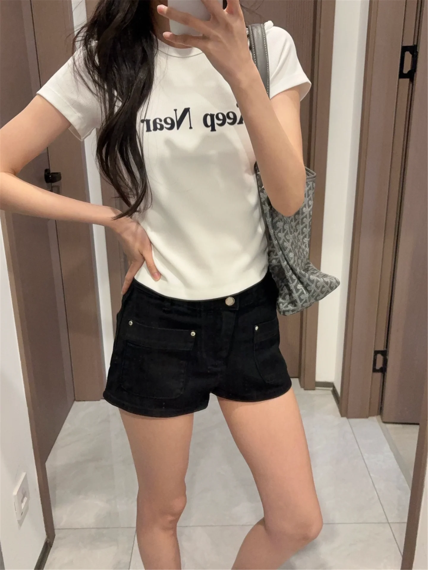 American High Street Style Low Waist Black Denim Shorts Women's Summer Slimming Multi-Pocket Sexy Hot Pants Casual Cotton Jeans
American High Street Style Low Waist Black Denim Shorts Women's Summer Slimming Multi-Pocket Sexy Hot Pants Casual Cotton Jeans