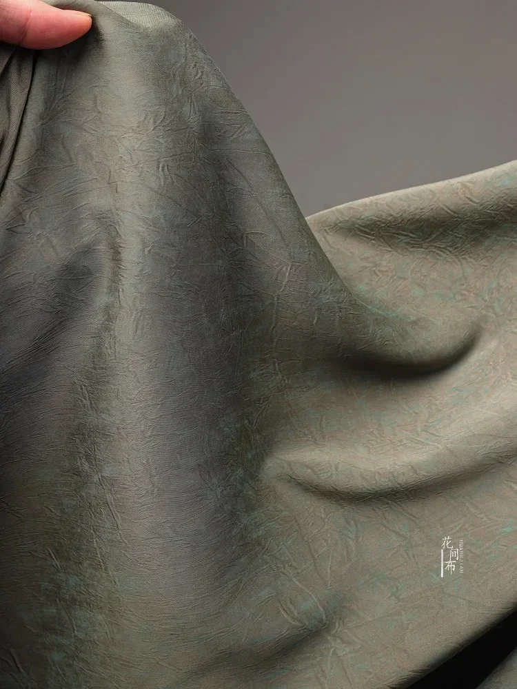 Вертикальная плиссированная ткань Tie Dye Креативная верхняя одежда Дизайнерская одежда Ткань для шитья своими руками по метрам
Вертикальная плиссированная ткань Tie Dye Креативная верхняя одежда Дизайнерская одежда Ткань для шитья своими руками по метрам