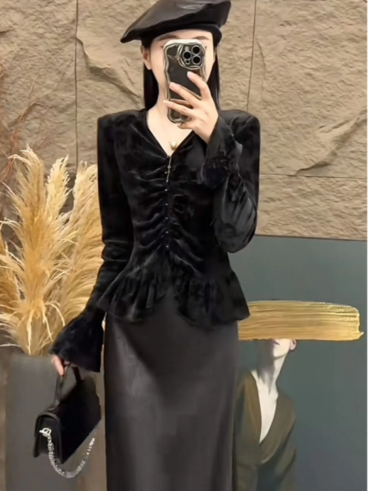 Женская осенняя французская бархатная рубашка с рукавами-колокольчиками и v-образным вырезом, дизайнерская ниша, элегантный топ с затянутой талией для похудения, базовый слой с рюшами
Женская осенняя французская бархатная рубашка с рукавами-колокольчиками и v-образным вырезом, дизайнерская ниша, элегантный топ с затянутой талией для похудения, базовый слой с рюшами