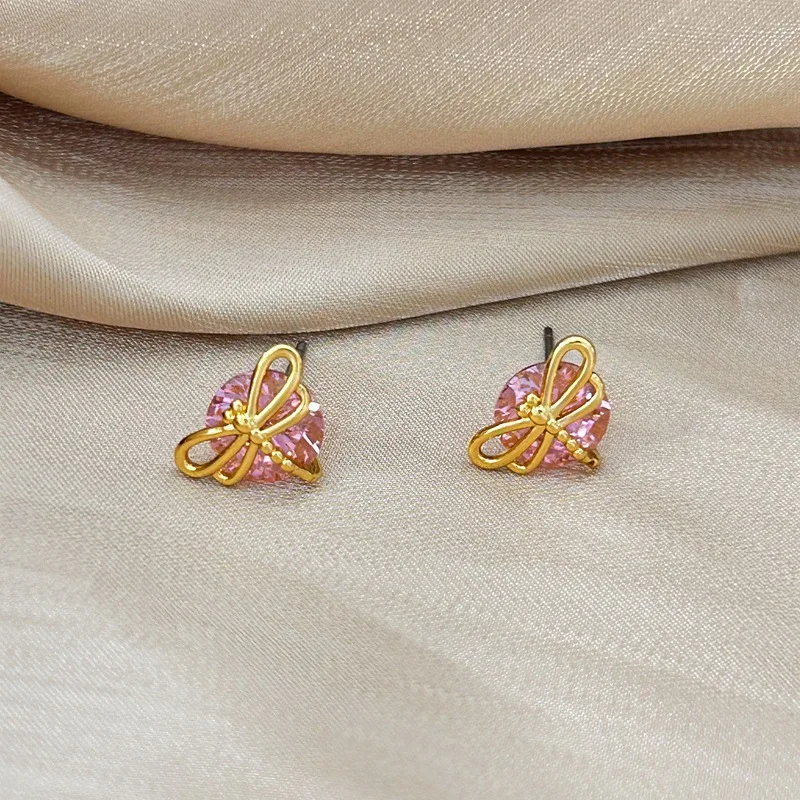 New Trend Fashion Small Romantic Summer Instagram Sweet Light Pink Zircon Cute Dragonfly Stud Earrings for Women Y2k Accessories
New Trend Fashion Small Romantic Summer Instagram Sweet Light Pink Zircon Cute Dragonfly Stud Earrings for Women Y2k Accessories