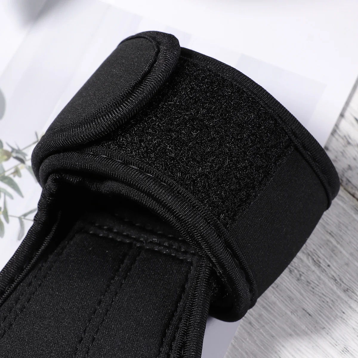 Pull Up Grip Gloves Unisex Adjustable Non-Slip Anti-Sweat Hand Grips for Weightlifting Deadlift Gym Training
Pull Up Grip Gloves Unisex Adjustable Non-Slip Anti-Sweat Hand Grips for Weightlifting Deadlift Gym Training