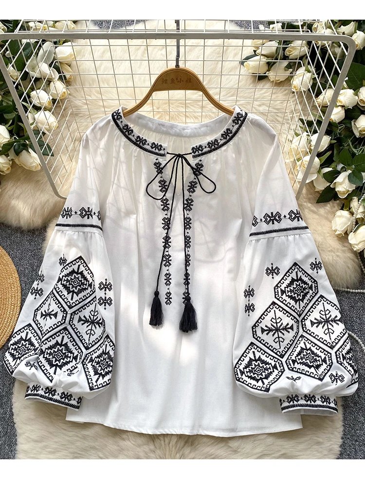 Women‘s Spring Autumn Blouse New Indie Folk Embroidered Lace Up Lantern Versatile Loose Pullover Vacation Long Sleeved Top D30
Women‘s Spring Autumn Blouse New Indie Folk Embroidered Lace Up Lantern Versatile Loose Pullover Vacation Long Sleeved Top D30