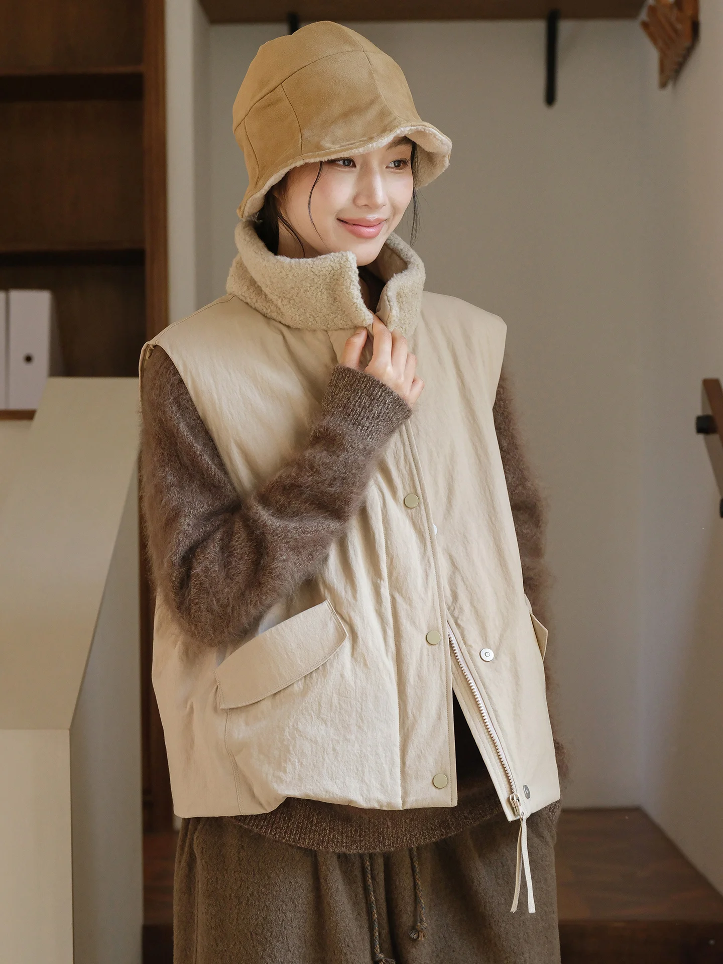 Утепленная теплая новая хлопковая куртка-жакет для осени и зимы, повседневная свободная модель с высоким воротником на молнии
Утепленная теплая новая хлопковая куртка-жакет для осени и зимы, повседневная свободная модель с высоким воротником на молнии