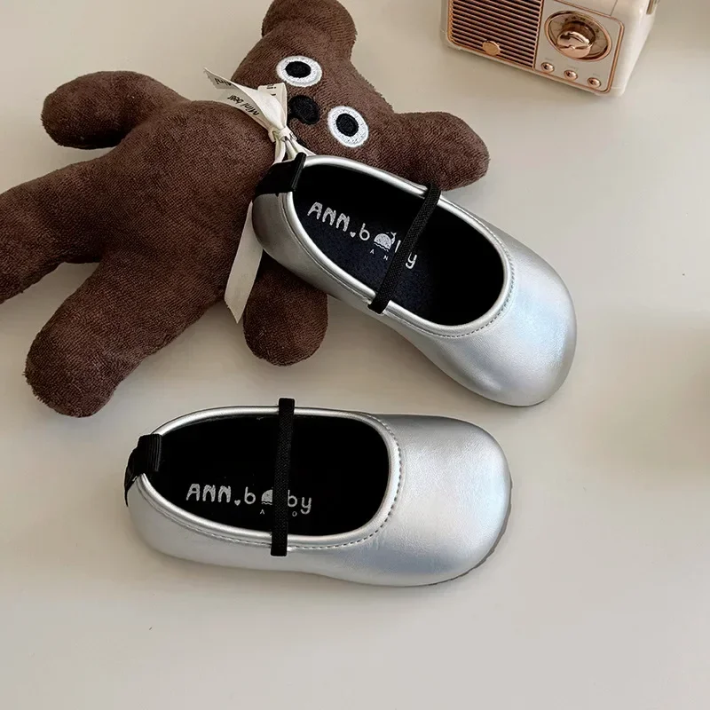 2024 Children Leather Shoes for Girls Autumn New Fashionable Korean Style Soft Bottom Solid Color Casual Versatile Elegant Flats
2024 Children Leather Shoes for Girls Autumn New Fashionable Korean Style Soft Bottom Solid Color Casual Versatile Elegant Flats