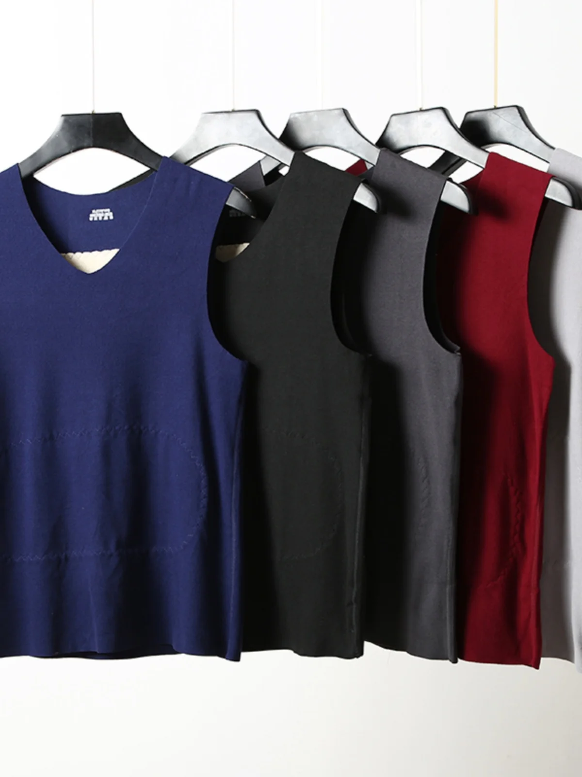 Men's Thermal Warmth Vest Winter Base Layer Thermal Underwear Slim Fit V-Neck Sleeveless Thermal Vest Comfortable Innerwear
Men's Thermal Warmth Vest Winter Base Layer Thermal Underwear Slim Fit V-Neck Sleeveless Thermal Vest Comfortable Innerwear