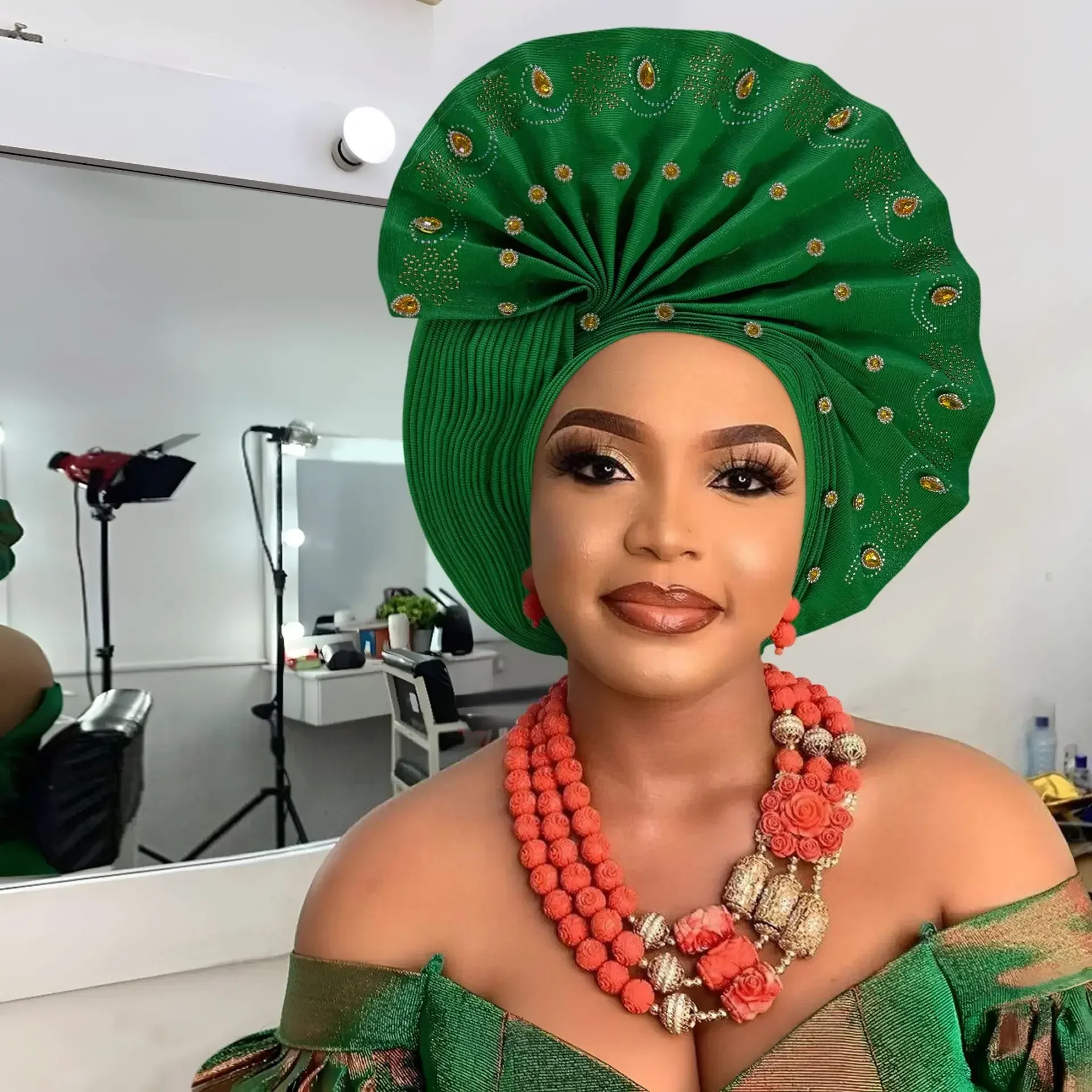 High Quality Latest Nigerian Wedding Women Auto Gele Turban already Made to Hand Folding Fan Laminated African Headtie Cap Party
High Quality Latest Nigerian Wedding Women Auto Gele Turban already Made to Hand Folding Fan Laminated African Headtie Cap Party