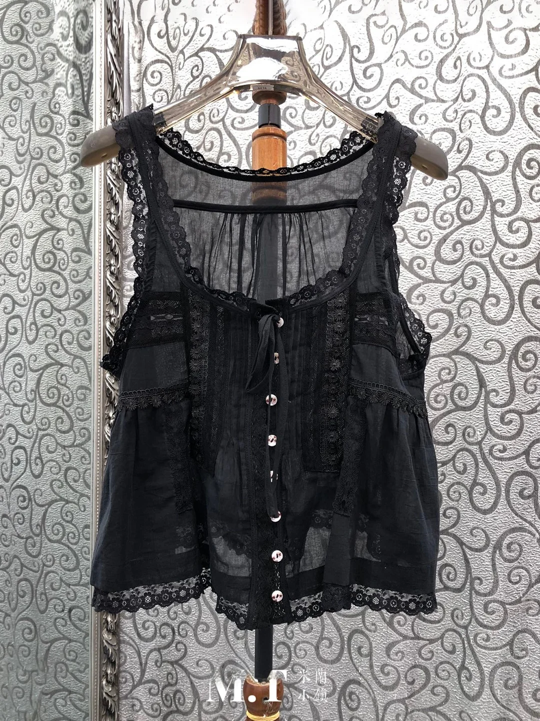 Milan Small Town Dark Style Lace Hollow out Belted Short Top Women's Pure Desire Street Style Loose Fit round Neck Vest
Milan Small Town Dark Style Lace Hollow out Belted Short Top Women's Pure Desire Street Style Loose Fit round Neck Vest