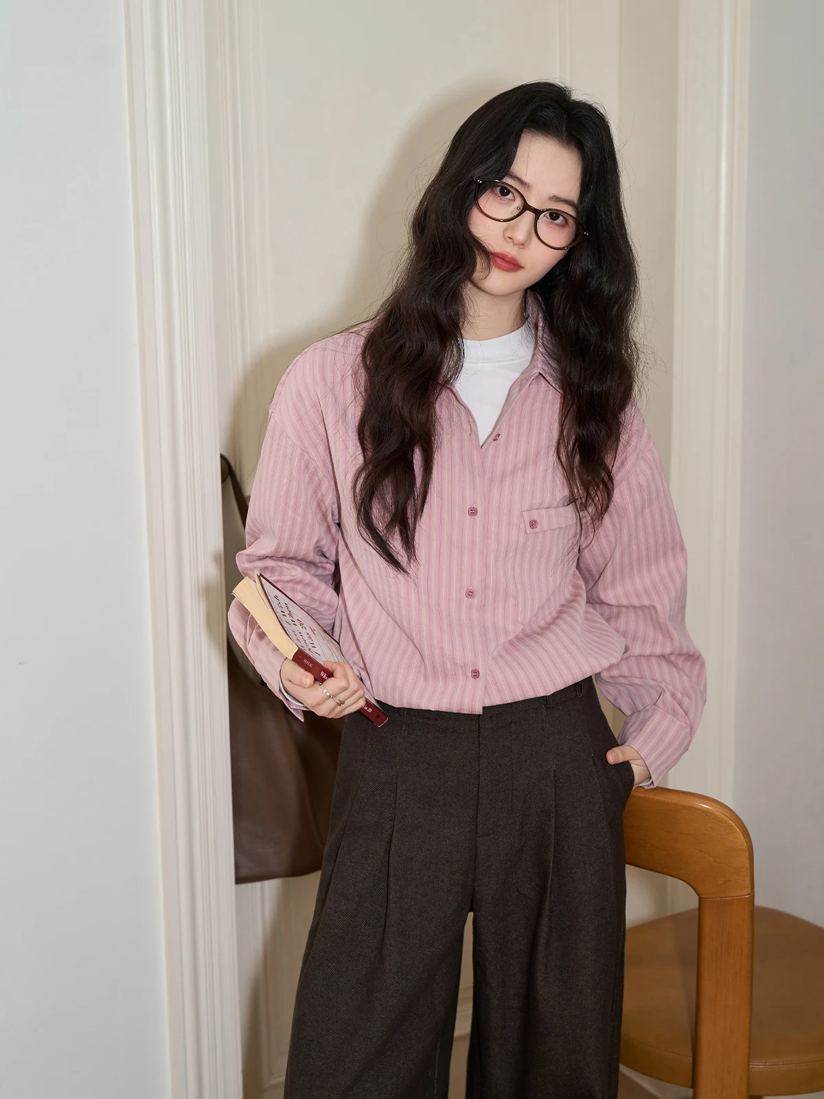 Loose Fit Women's Long Sve Collar Striped irt Casual Inner Wear Spring New Sle Comfortable Draped Sle Top
Loose Fit Women's Long Sve Collar Striped irt Casual Inner Wear Spring New Sle Comfortable Draped Sle Top