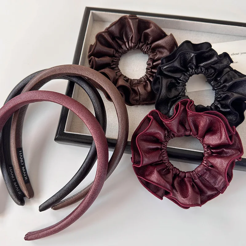 Retro Soft PU Leather Pleated Scrunchie Thin Sponge Headbands for Woman Girl Fashion Temperament Hair Hoop HeadRope Rubber Band
Retro Soft PU Leather Pleated Scrunchie Thin Sponge Headbands for Woman Girl Fashion Temperament Hair Hoop HeadRope Rubber Band