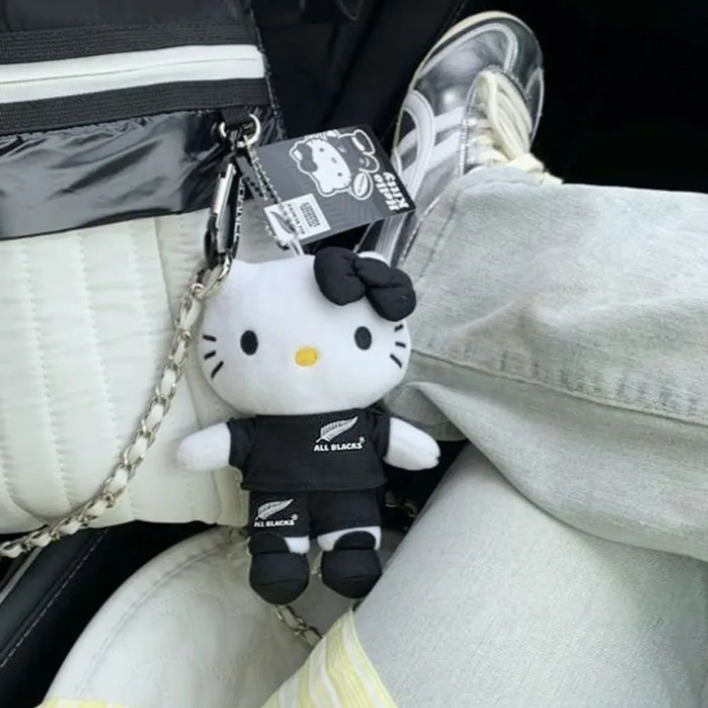 New Cartoon Sanrio Football Hello Kitty Bag Hanging Hello Black Elegant Action Figure Doll White Backpack Black Pendant Toy
New Cartoon Sanrio Football Hello Kitty Bag Hanging Hello Black Elegant Action Figure Doll White Backpack Black Pendant Toy
