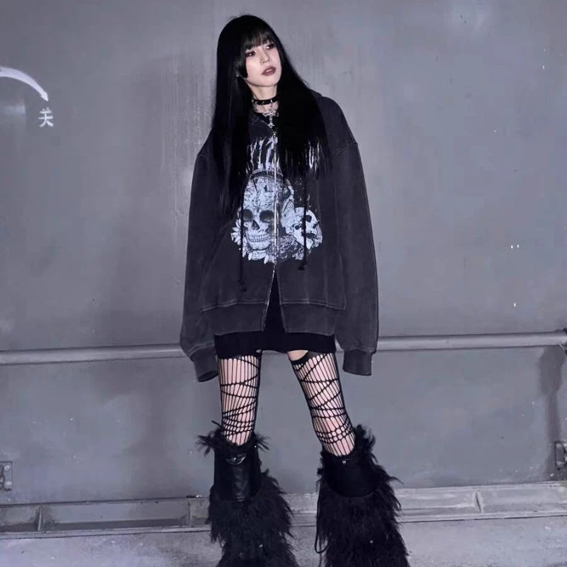 Y2k винтажная куртка с капюшоном в стиле панк, женская повседневная куртка с длинным рукавом и принтом черепов, потертое пальто, субкультура на молнии, осень 2023 г.
Y2k винтажная куртка с капюшоном в стиле панк, женская повседневная куртка с длинным рукавом и принтом черепов, потертое пальто, субкультура на молнии, осень 2023 г.