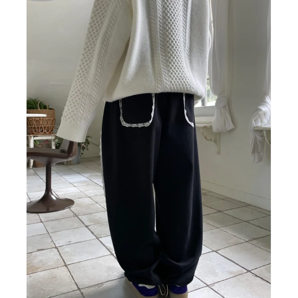 Женские повседневные спортивные брюки с кружевной отделкой, длинные брюки в винтажном корейском стиле для весны и лета, милые уличные брюки в корейском стиле
Женские повседневные спортивные брюки с кружевной отделкой, длинные брюки в винтажном корейском стиле для весны и лета, милые уличные брюки в корейском стиле