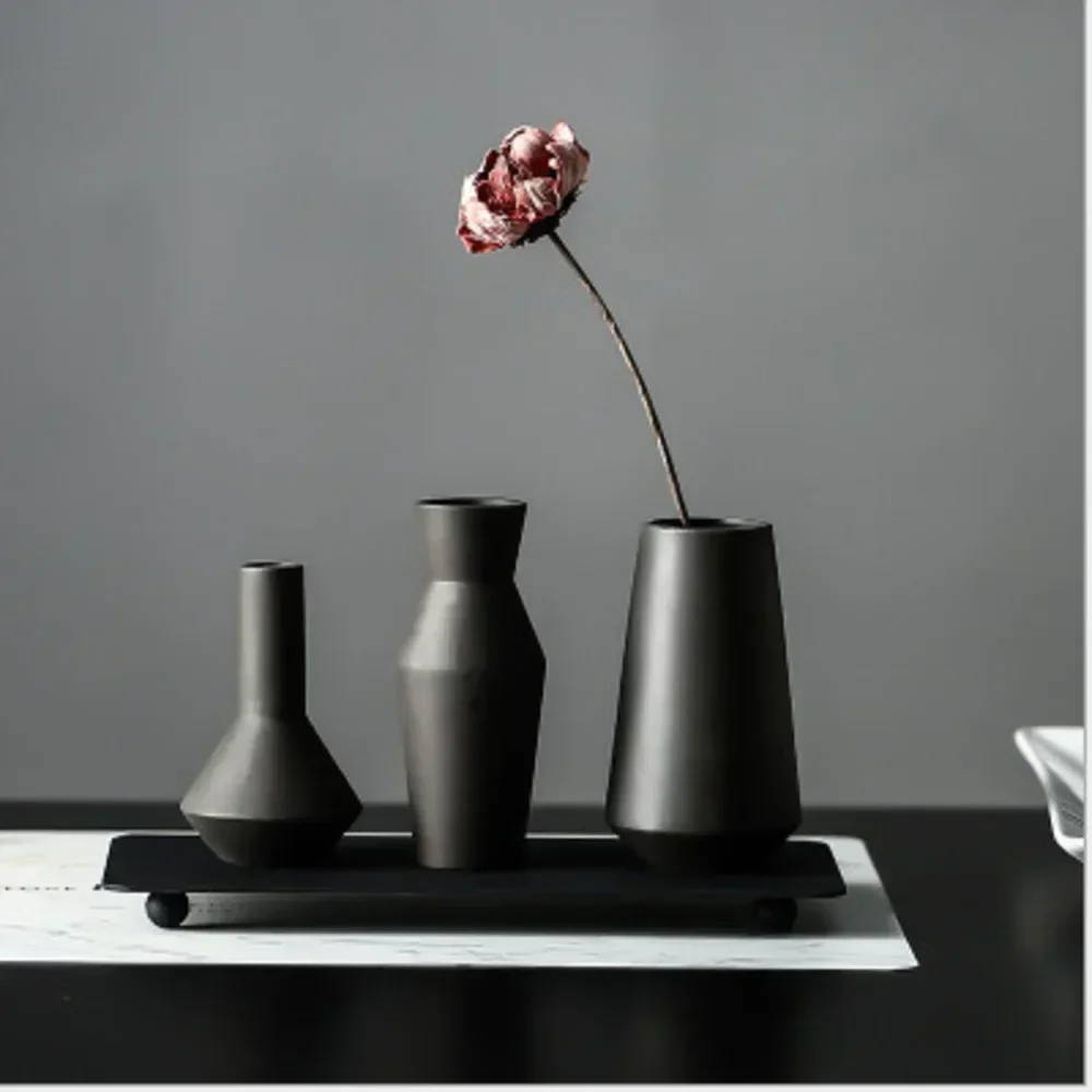 European style simple and personalized black ceramic vase, iron home decoration, hydroponic green rosette home decoration
European style simple and personalized black ceramic vase, iron home decoration, hydroponic green rosette home decoration