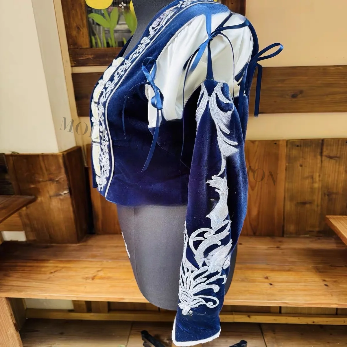 2026 New Royal Blue Silk Red Velvet Silver White Embroidered Ballet Performance Prince Costume Customized for Adults and Child
2026 New Royal Blue Silk Red Velvet Silver White Embroidered Ballet Performance Prince Costume Customized for Adults and Child