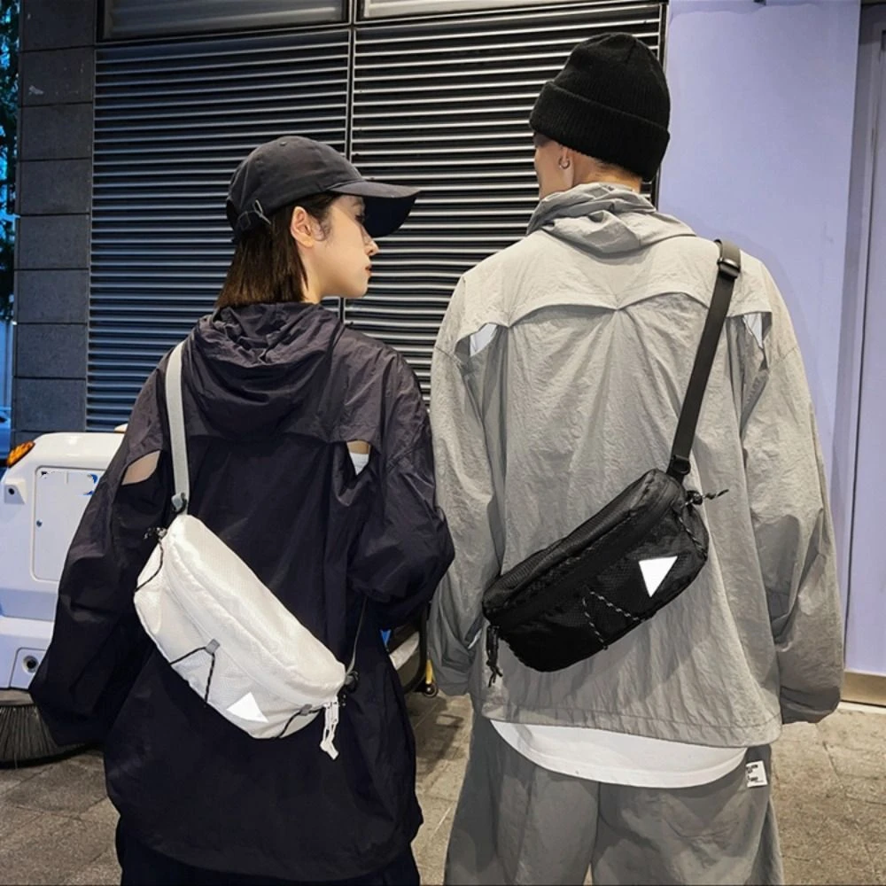 Retro Zipper Pocket Men's Crossbody Bag Tie Check Single-shoulder Bag Large Capacity Waterproof Nylon Reflect Light Bag Daily
Retro Zipper Pocket Men's Crossbody Bag Tie Check Single-shoulder Bag Large Capacity Waterproof Nylon Reflect Light Bag Daily